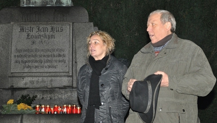 Pietní akt 17. listopadu v Lounech