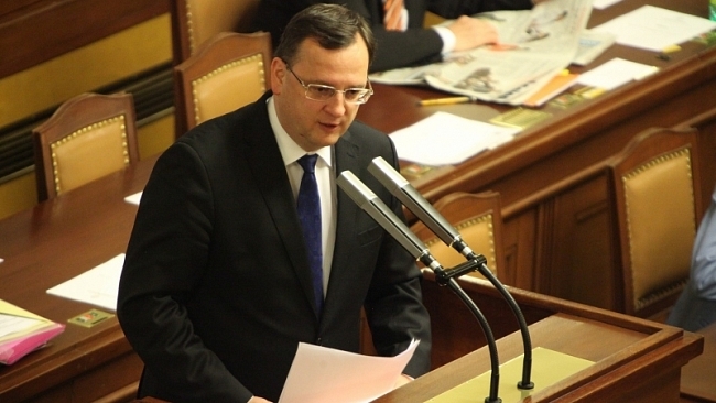 Premiér poslancům: Fiskální úmluva neřeší problémy eurozóny