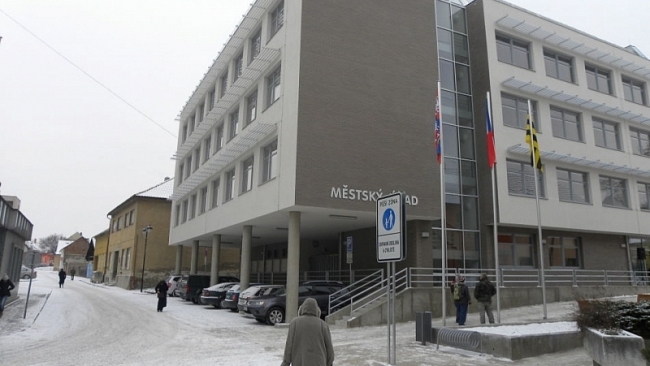Novou radnici v Přelouči si chválí hlavně vozíčkáři