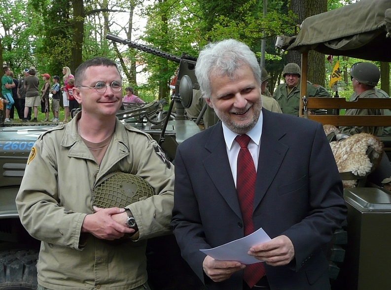 Pietní akt v " Háji Umučených " ve Stodě