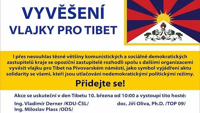 Vyvěšení vlajky pro Tibet.