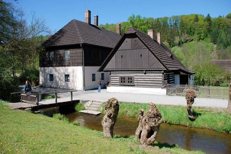 O kohoutkovi a slepičce aneb „Podpora malého podnikání a cestovního ruchu v našem městě“