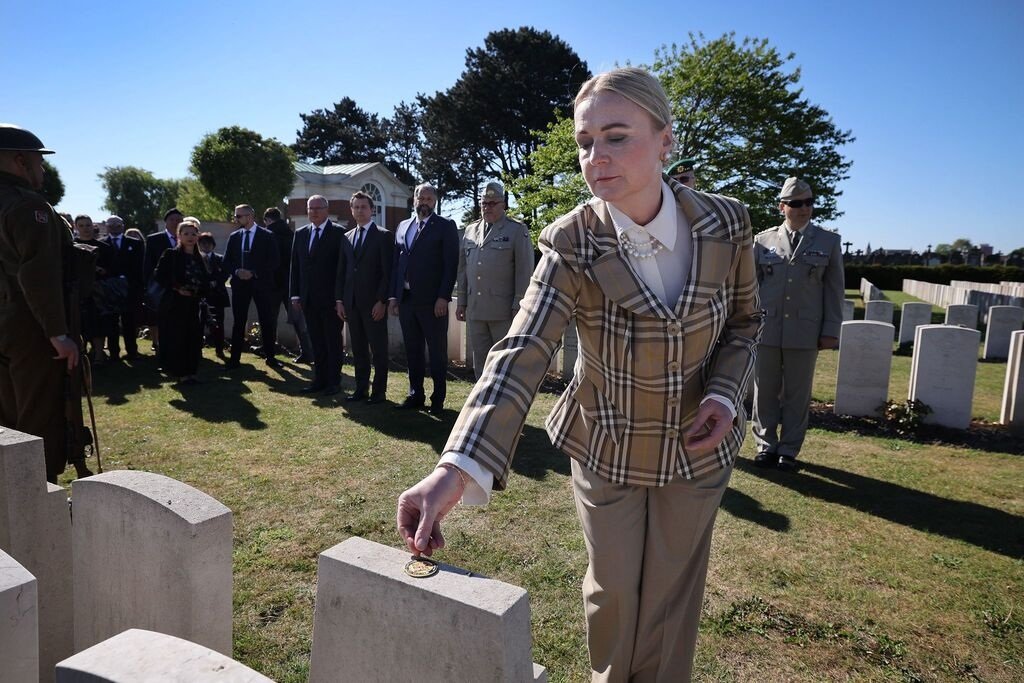 Ministryně obrany Jana Černochová uctila ve Francii památku padlých čs. vojáků