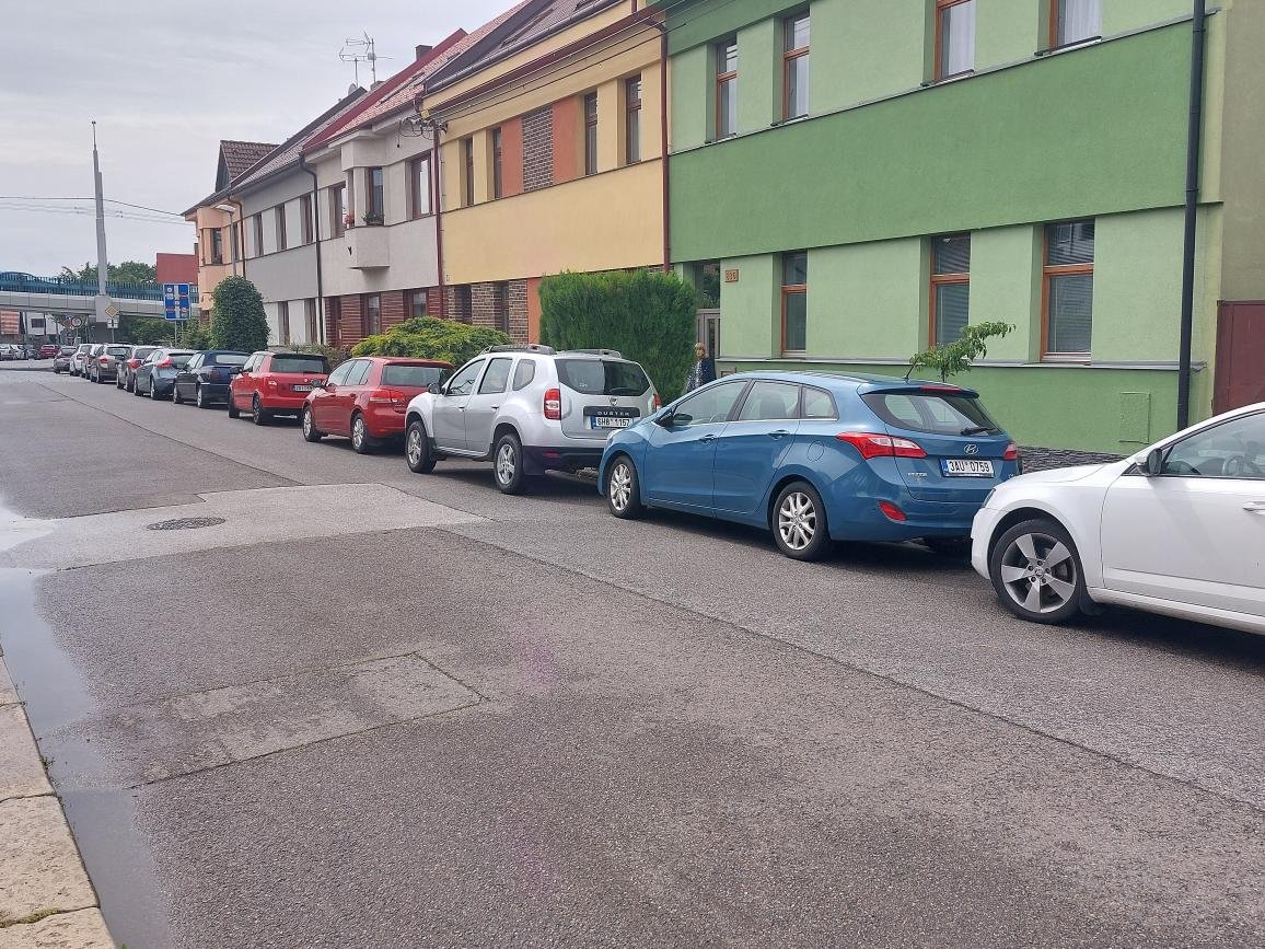 Parkovací místa vznikla pouze na papíře