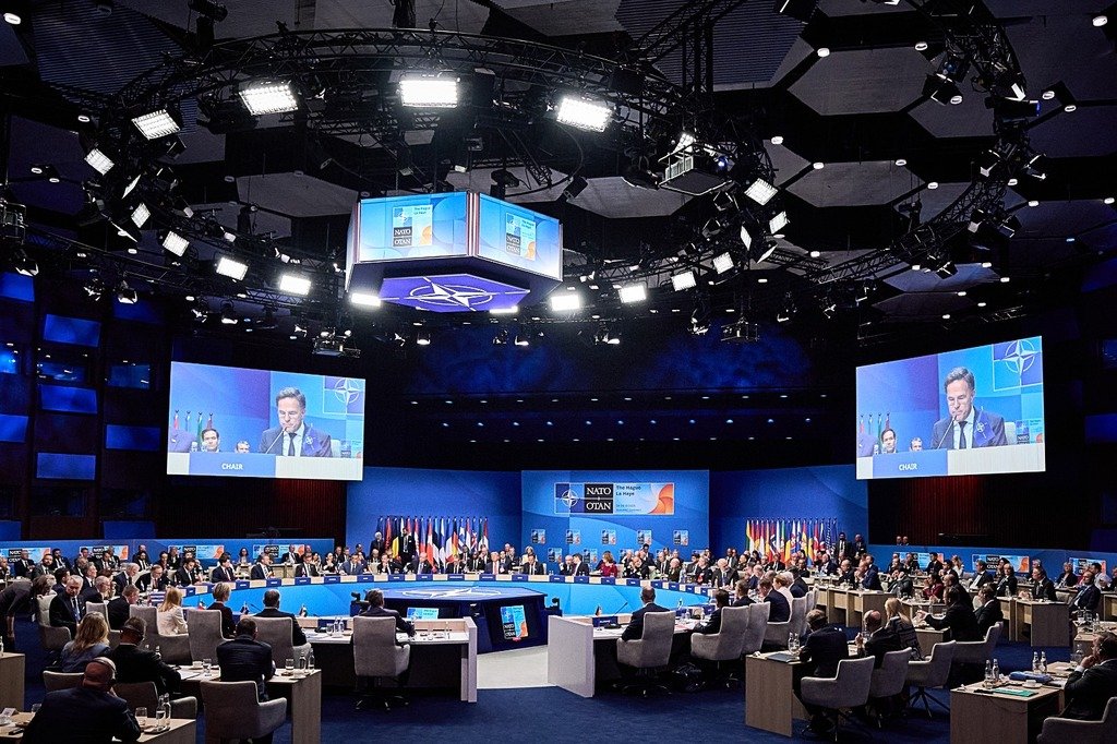 Přelomový summit NATO v Haagu potvrdil ochotu bránit Alianci v nestabilním světě a znásobit její schopnosti