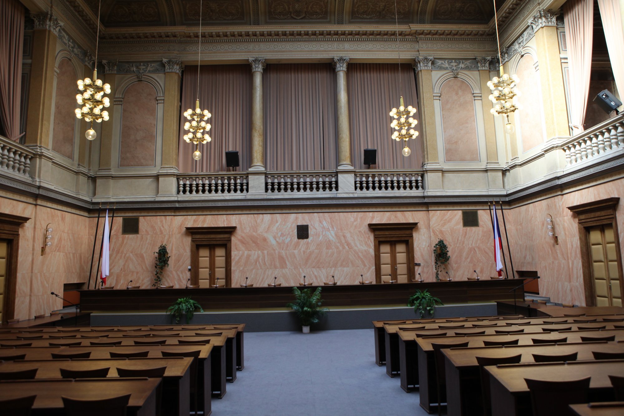 Marek Benda a Jan Lipavský v reakci na nález Ústavního soudu ke Smlouvě se Svatým stolcem