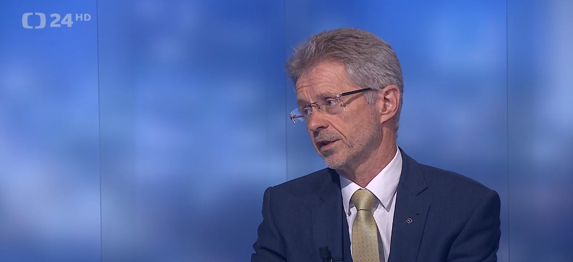 Události, komentáře: Kdo zastoupí Česko na summitu NATO?