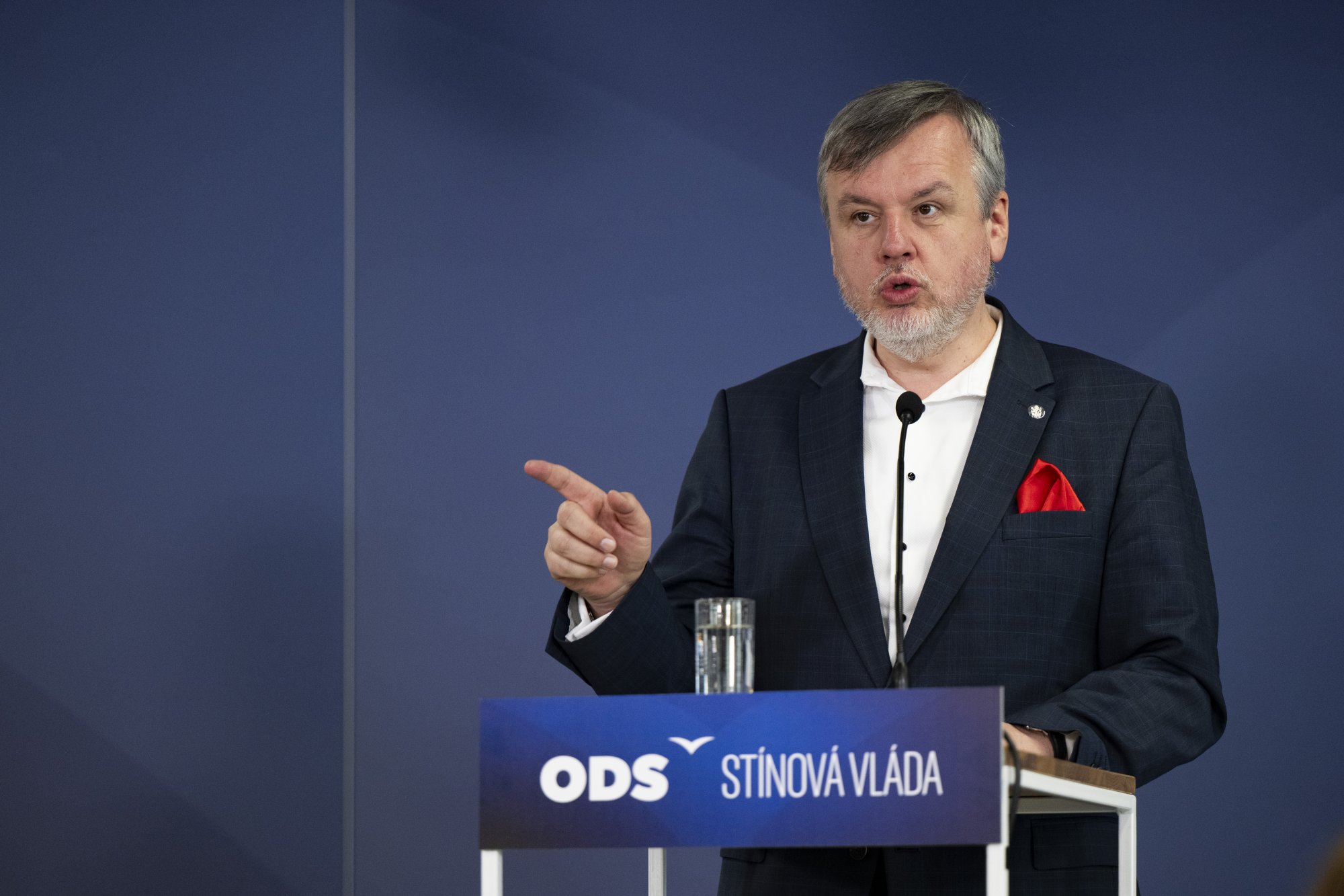 Majitel septiku na chalupě se bude registrovat. Majitel obří haly, ze které při bouřce odtečou kubíky vody, naopak nemusí nic