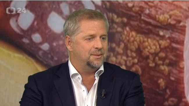 Události, komentáře: Ceny masa rostou, problémy českých zemědělců