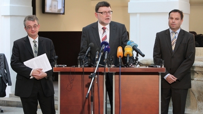 Úsporný rozpočet pro 2012 podpoříme. Chceme ale i trvalou dluhovou brzdu
