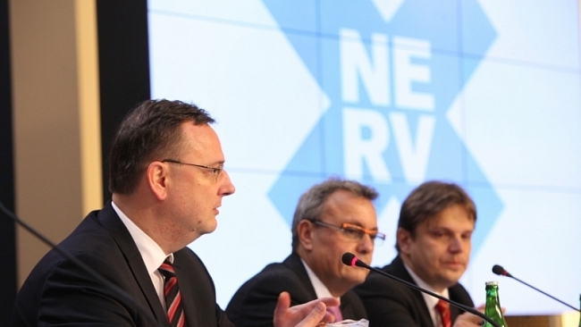 NERV: Vláda by rozhodně měla podpořit stabilizaci eurozóny