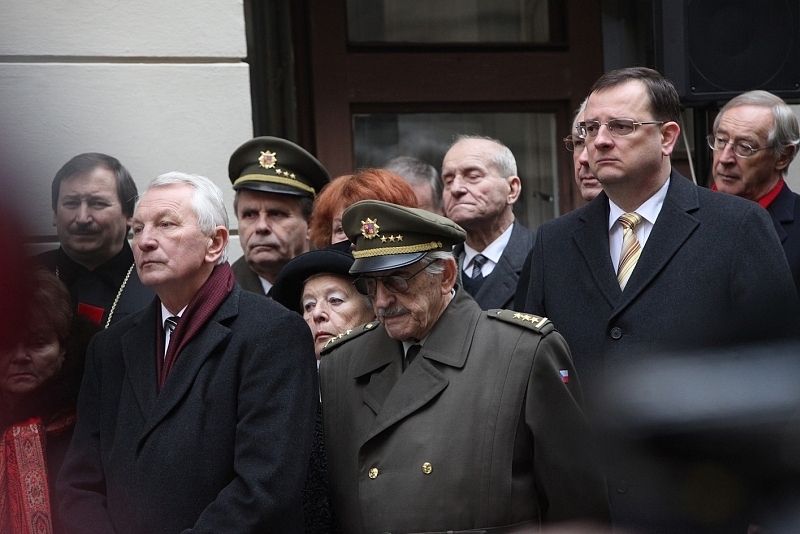 Premiér k 17. listopadu: Přes všechny problémy je období svobody a demokracie úspěšné