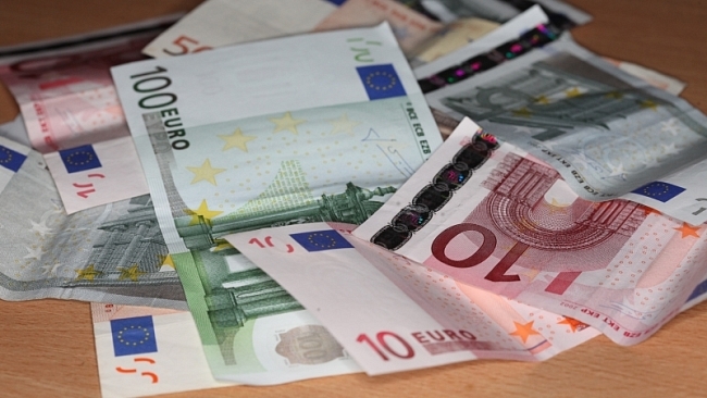 Jmenuji se Bond. EUROBOND!