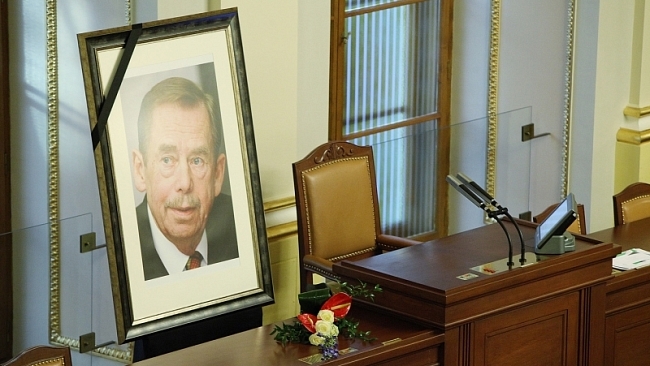 Sněmovna schválila vládní návrh zákona o zásluhách Václava Havla