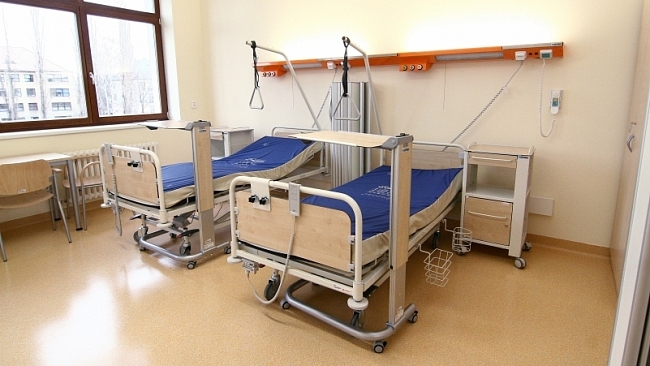 Facka střídá facku, zdravotnictví trpí