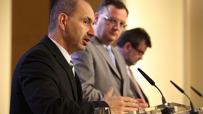 Vláda schválila Exportní strategii ČR pro období 2012 - 2020, kterou předložil ministr průmyslu a obchodu Martin Kuba