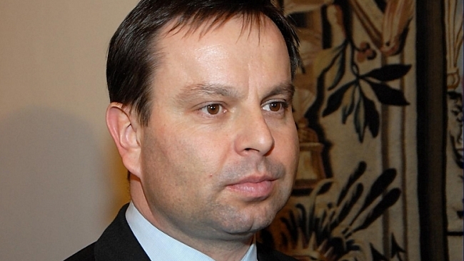 Do kyselého jablka francouzský lídr nekousne
