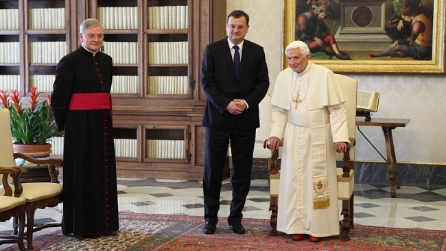 Odkládat církevní restituce kvůli krizi nechceme