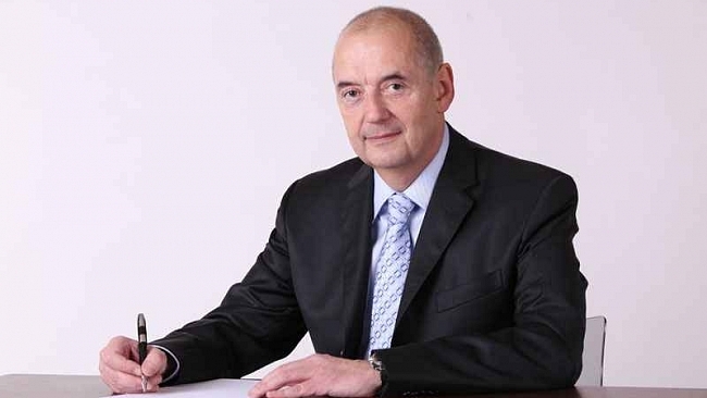 Ministerstvo financí by mělo od daně z vína zcela upustit