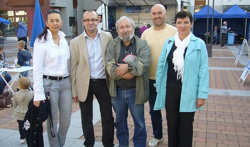 Rodinné odpoledne s kandidátem na hejtmana Raduanem Nwelatim v Dolních Břežanech