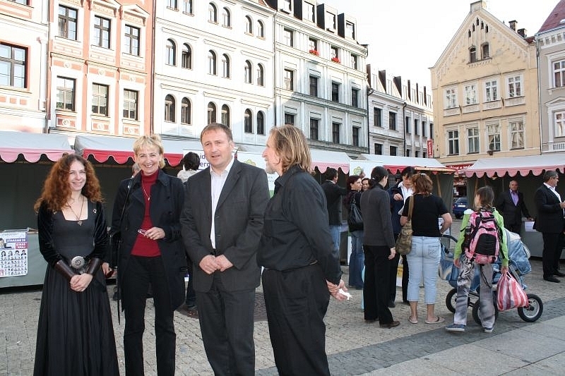 Setkání kandidátů do krajských voleb s veřejností v Liberci