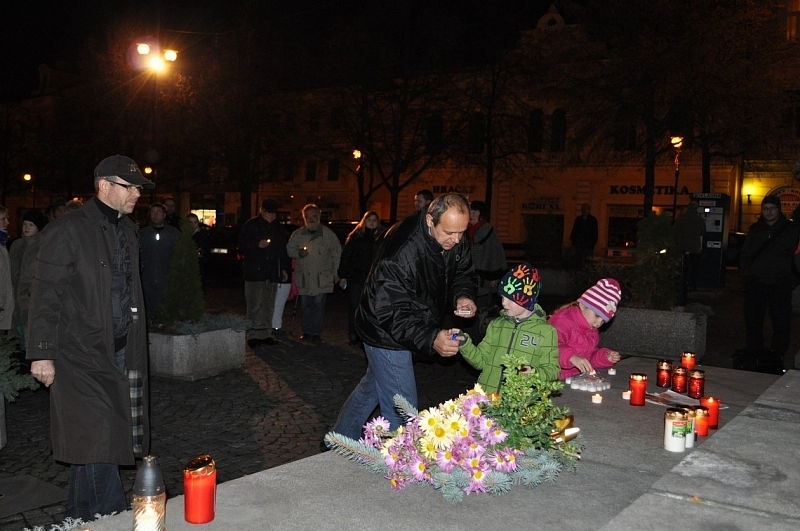Pietní akce k výročí sametové revoluce v Lounech