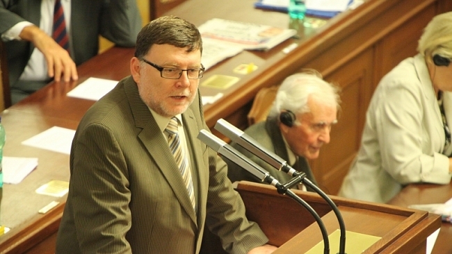 Pro zveřejnění mobilních čísel politiků skupinou Ztohoven nemám pochopení