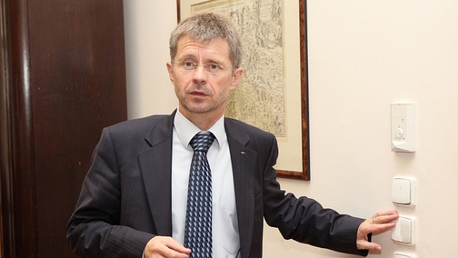 Řetězení smluv je výhodné pro firmy i pro pracovníky