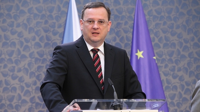 Vicepremiérka ano, obrana ne