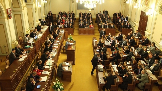 Poslanecká sněmovna zrušila doživotní imunitu zákonodárců