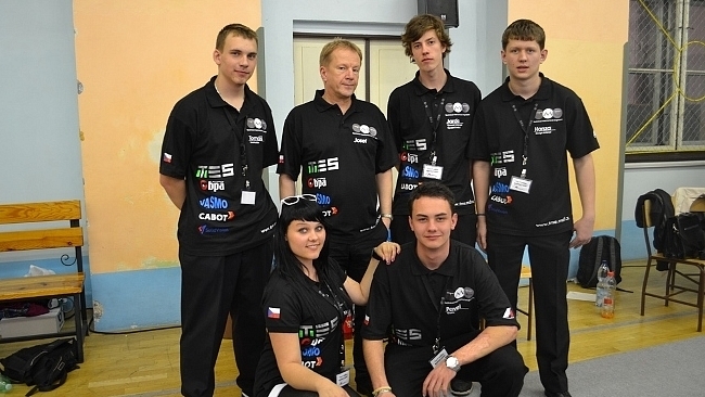 Tým studentů SOŠ Josefa Sousedíka postupuje do finálového kola F1 ve školách