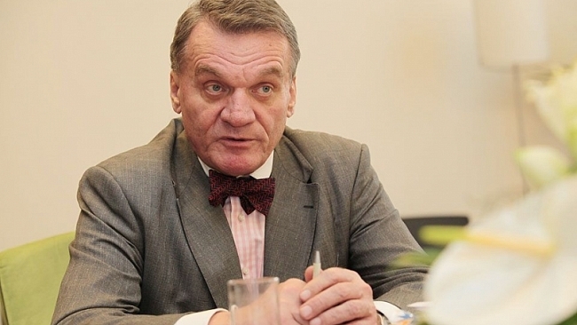 V pozadí je mocenský boj o zničení konkurenta