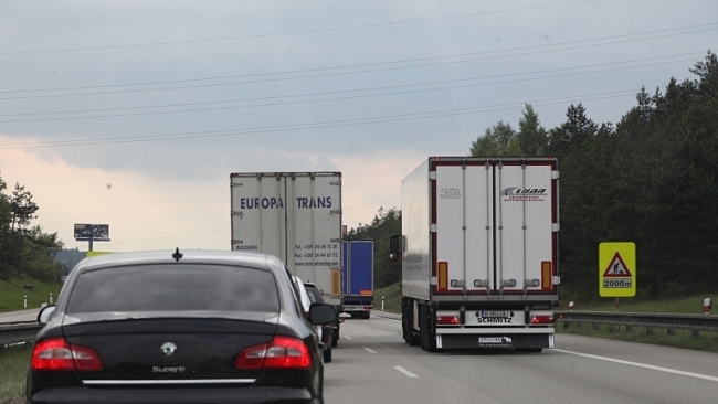 Ruku v ruce k policejnímu státu