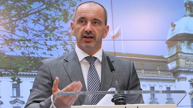 Vítěze tendru o Temelín oznámíme, až bude na stole slušná cena. Dříve ne
