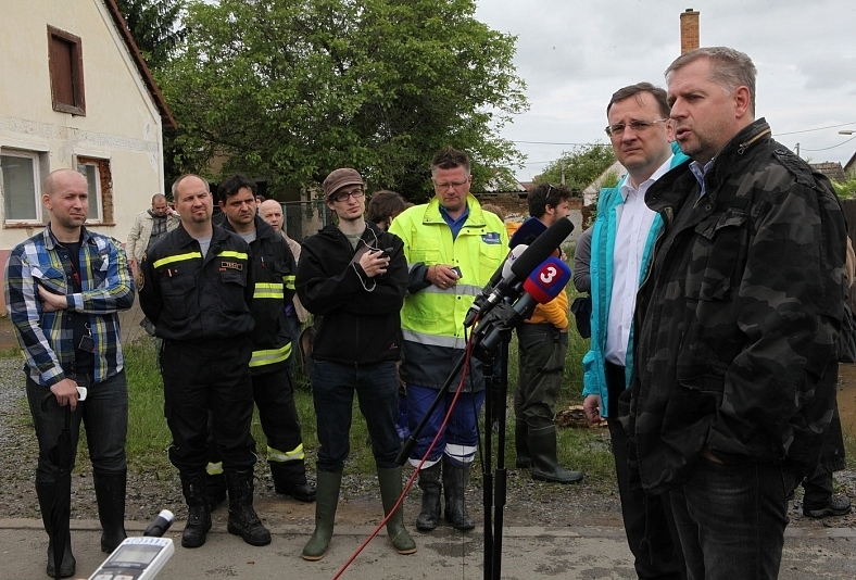 Máme okamžitě 4 miliardy na odstraňování škod