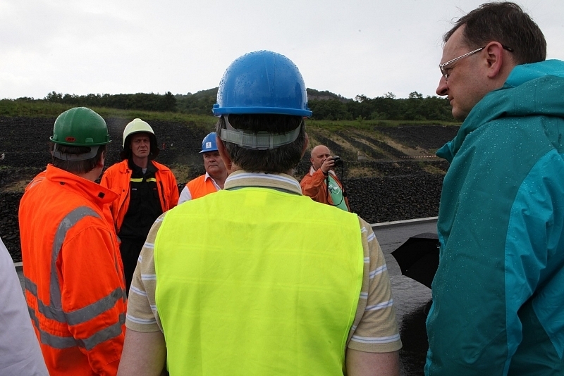 Geologové zhodnotí riziko dalšího sesuvu půdy na rozestavěnou dálnici D8
 