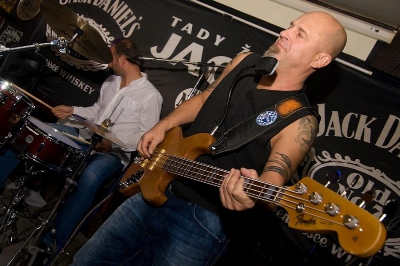V sobotu večer jsme ladili s Lucií Tribute ve V+V Rock baru na Vinohradech