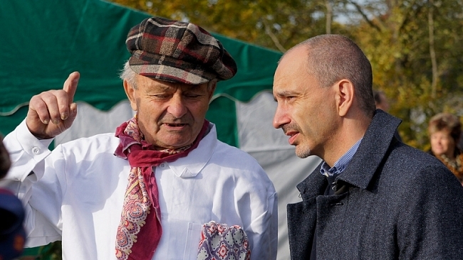 M. Kuba a J. Bauer na výlovu rybníka Podroužek v Netolicích.