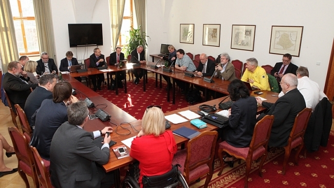 Obce budou moci rozhodnout o sběrnách kovů na svém území. Návrh předkládají senátoři ODS