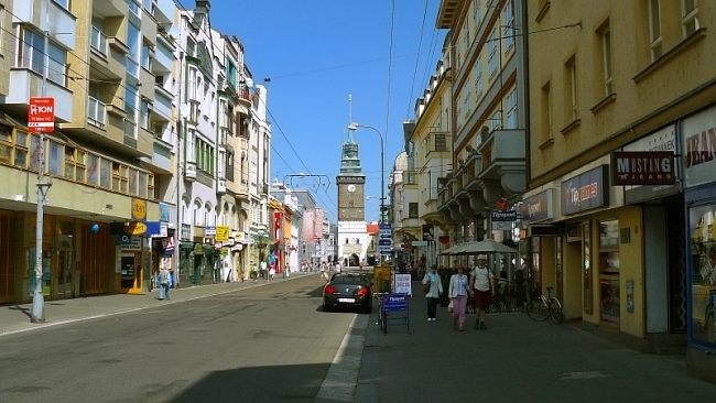 Neobvyklý návrh památníku. Bude z třídy Míru ranvej?