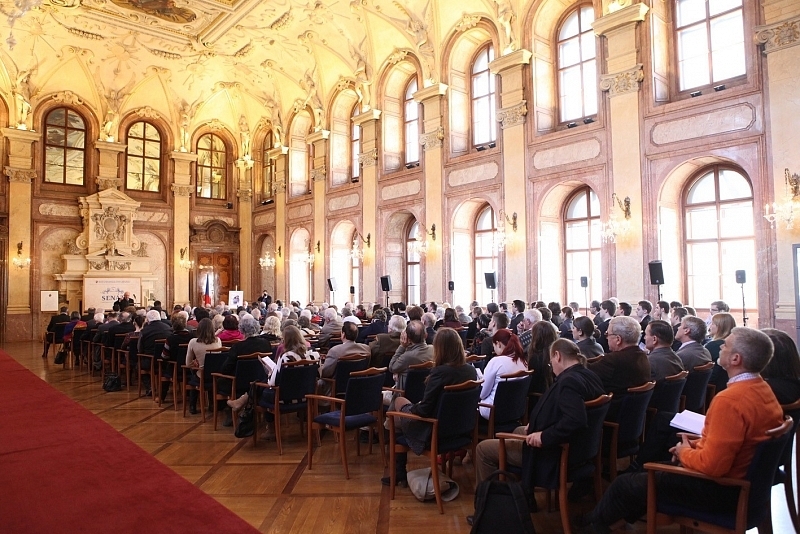 Demokracii je nezbytné pořád budovat, opečovávat, dbát o ní