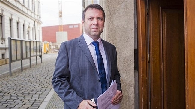 Rozpad pražské koalice, výsledky polských voleb a hodnota české práce