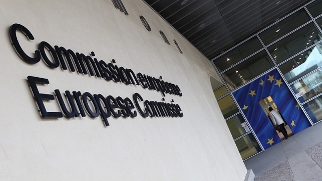 Podezřele rychlý postup Evropské komise vůči Polsku je zneklidňující