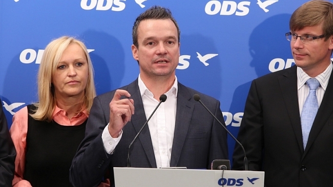 Ještě k černým a bílým Oscarům: rasově vyvážená atletika mě taky bavit nebude.