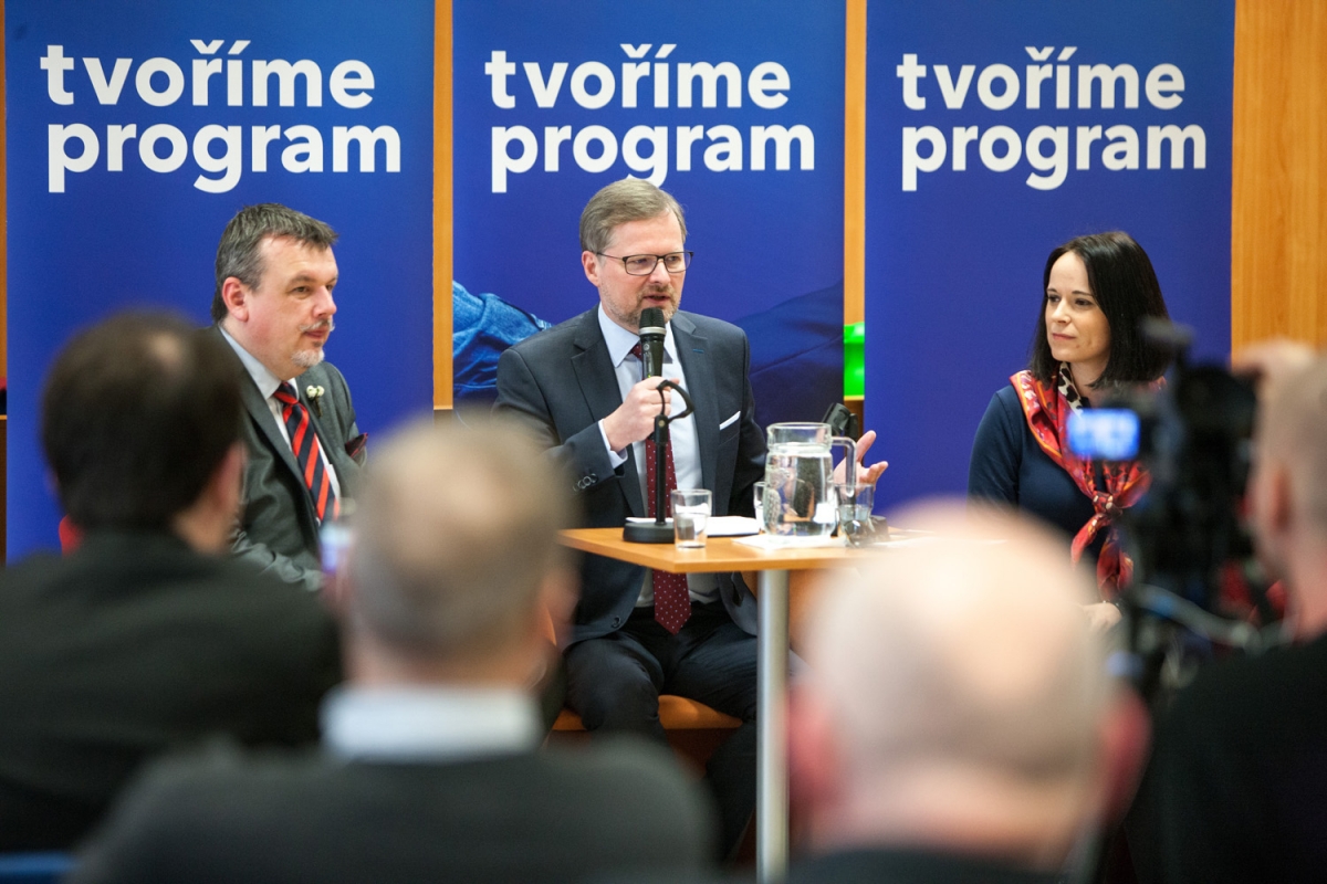 Předseda ODS Petr Fiala diskutoval s občany Karlovarského kraje o volebním programu
