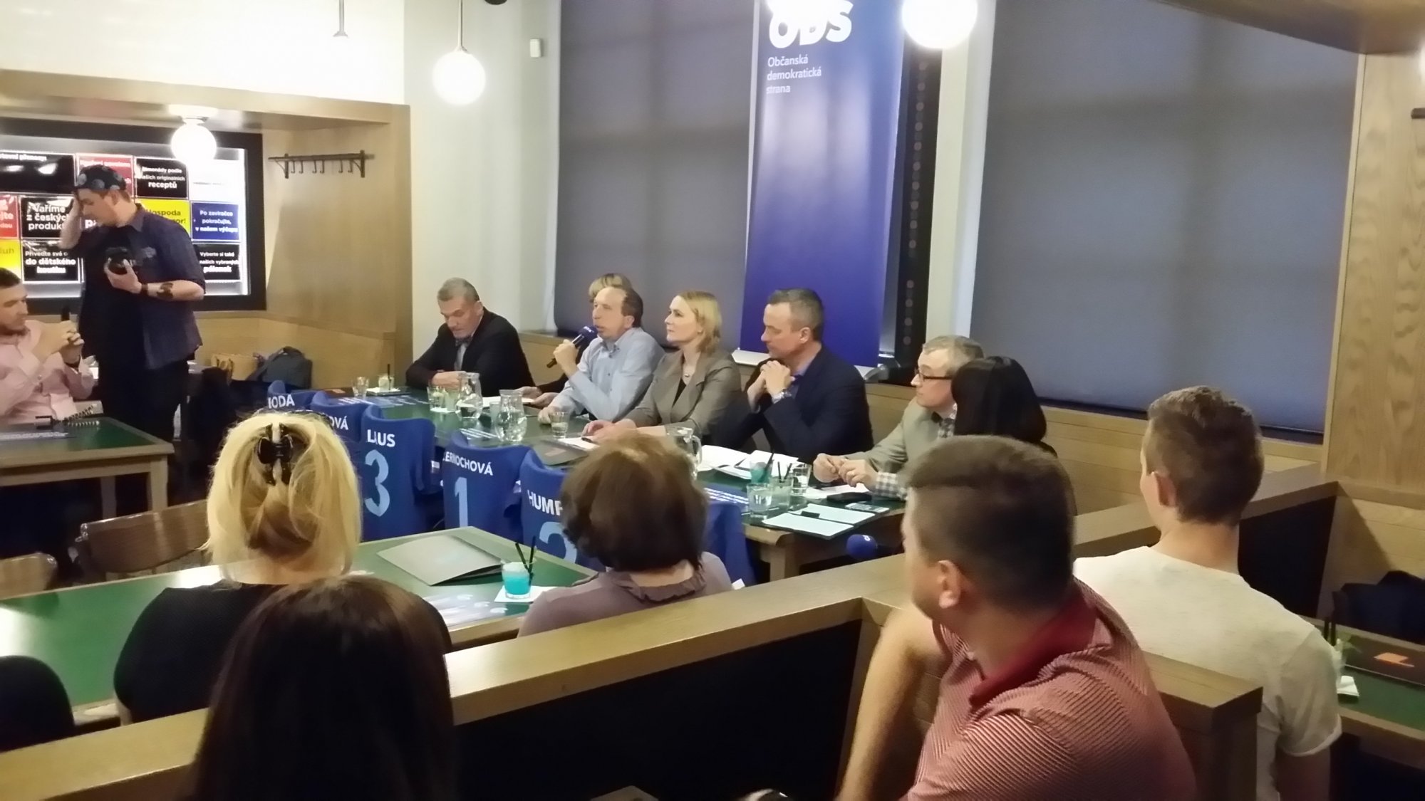 Bouřlivá beseda s Klausem ml. a Černochovou: Jsou zde organizace placené ze zahraničí. Na ty je nutné ukázat! A zrušme úřad Šabatové