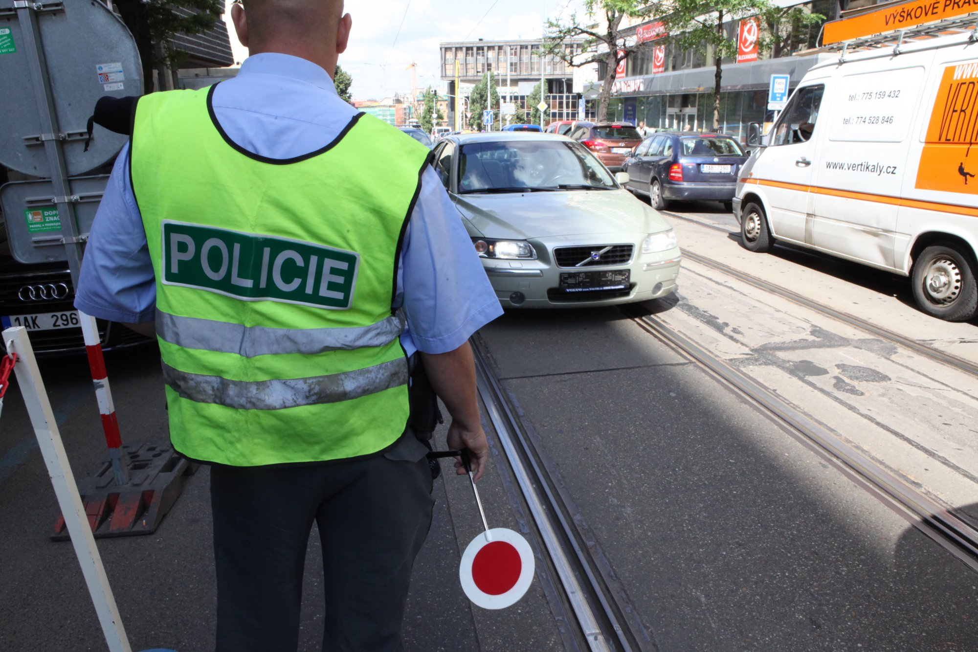 Policie: Pomáhat a chránit nebo buzerovat a kasírovat?