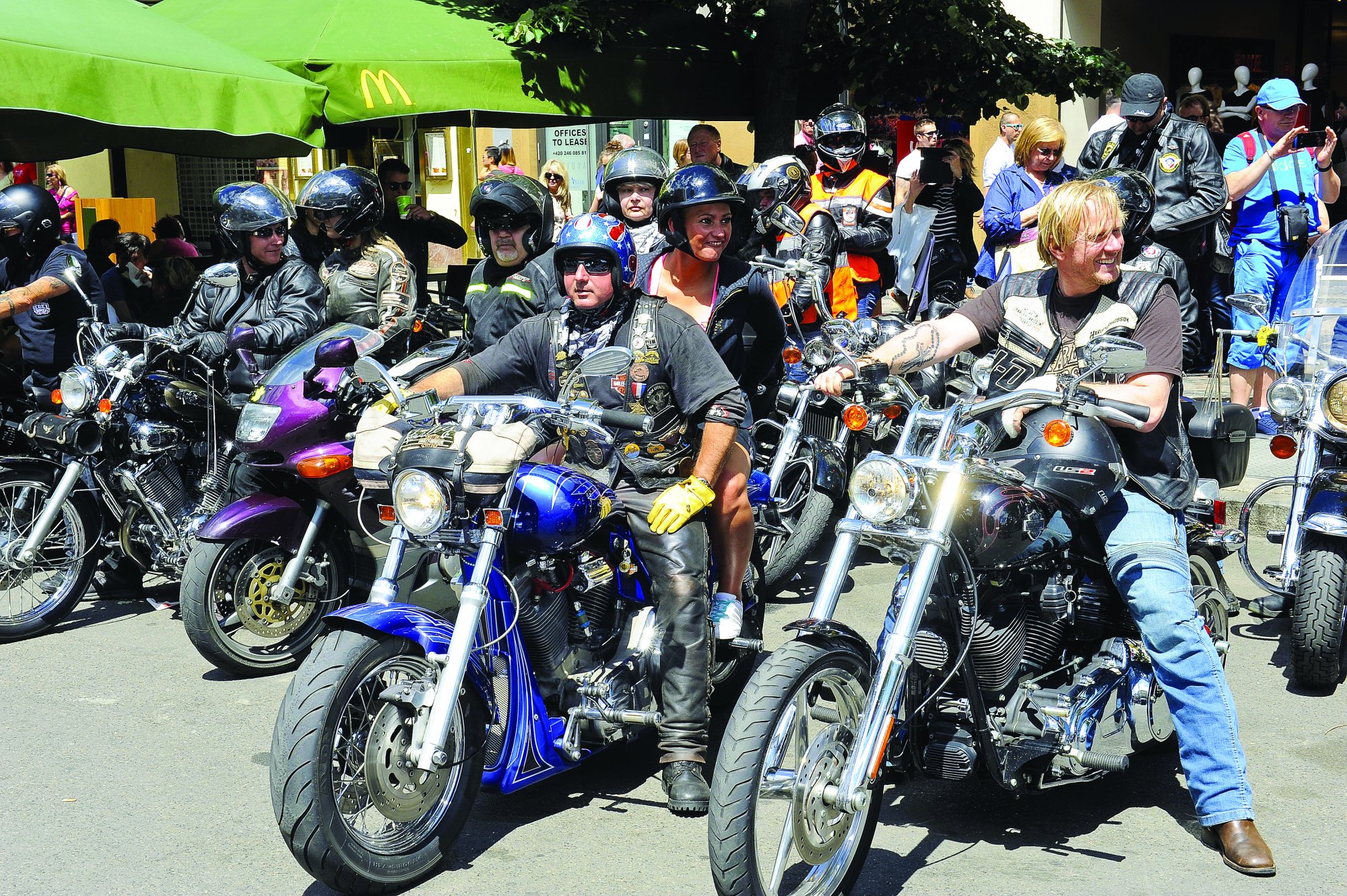 Václavské náměstí zaplnily motocykly a pomohly zdravotně postiženým