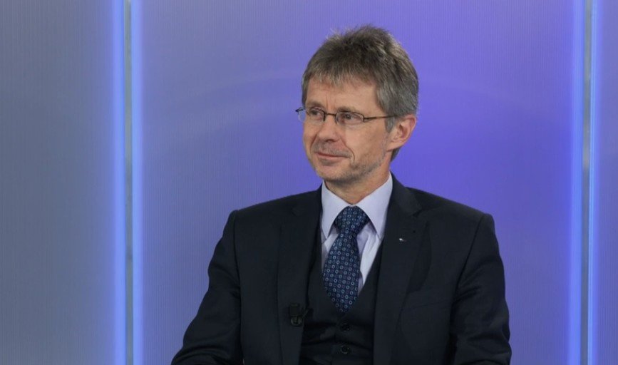 Duel Seznam.cz: Má být právo držet zbraň zakotvené v ústavě?