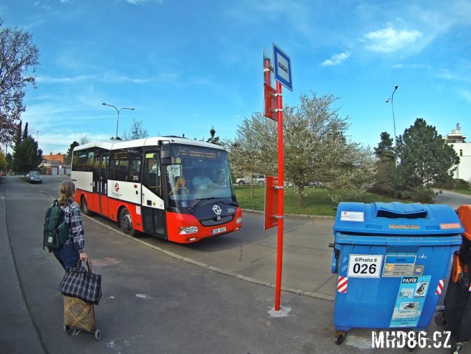 Počet cestujících v autobusové lince 216 spočítáte na prstech jedné ruky